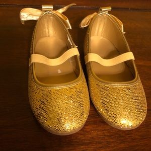Toddler Girl’s Yellow Gold glitter dress shoes with ribbon bow on back s…
